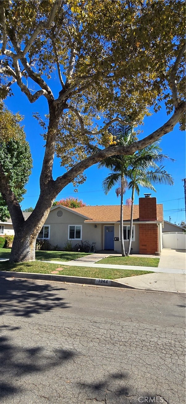 Building Photo - 3244 Hackett Ave