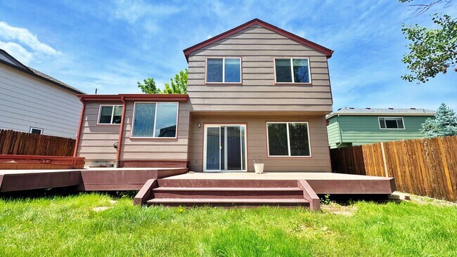 Building Photo - Welcome To This Fantastic 3 Bed 4 Bath Hom...