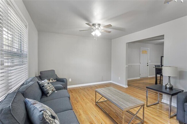 Building Photo - 1246 Elgin Way