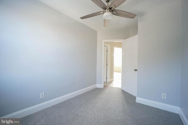 Building Photo - 809 Braeside Rd