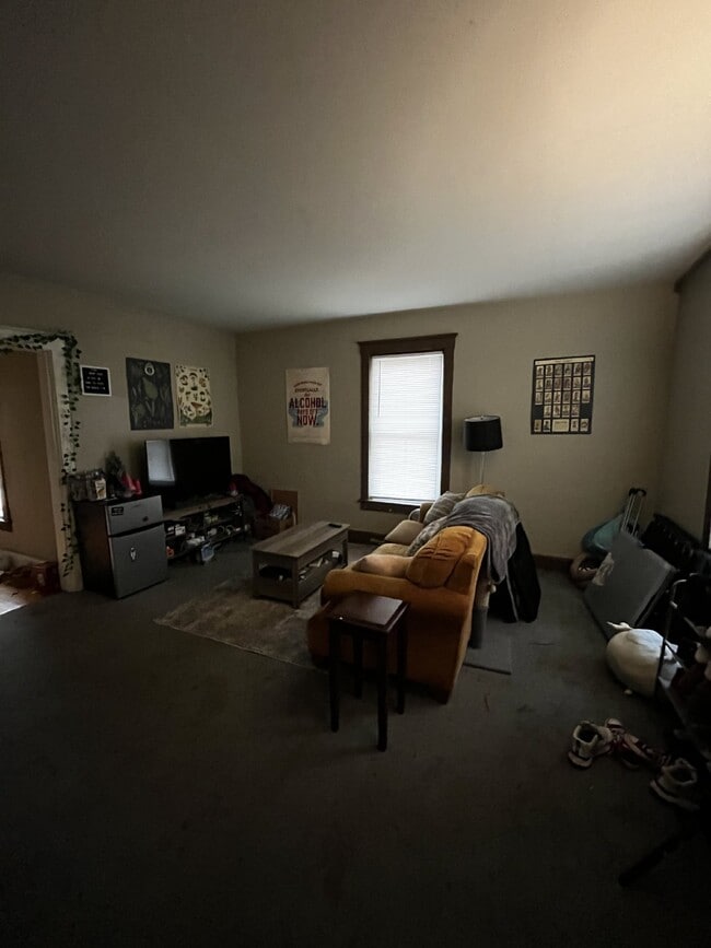 Building Photo - 3 Bed 1 Bath close to UWEC! Available July 1st 2025