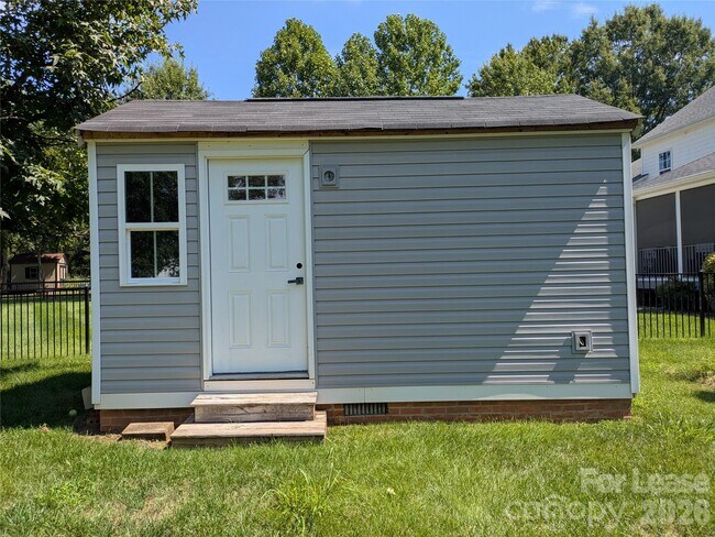 Building Photo - 279 Chandeleur Dr
