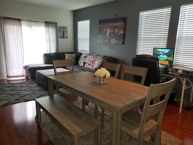 Building Photo - 10598 Acacia Ln