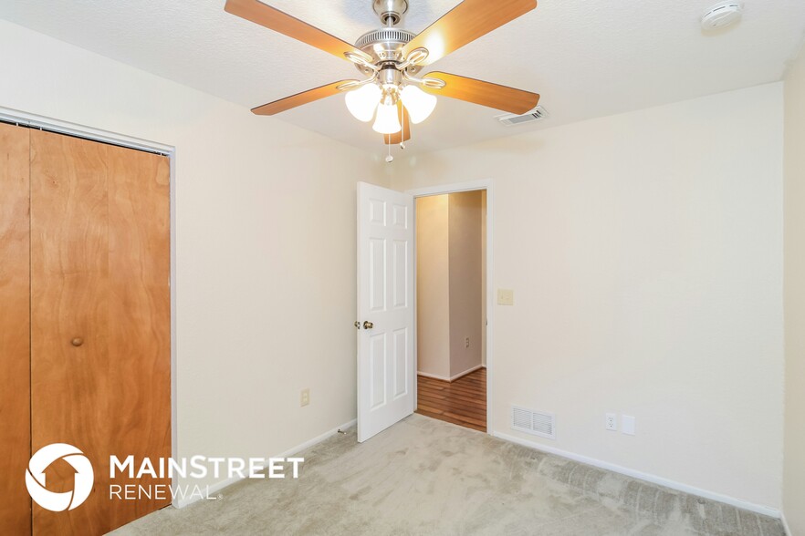 Building Photo - 2643 S San Mateo Dr