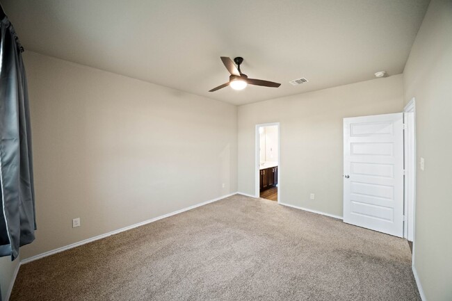 Building Photo - FREE MONTH OF RENT WITH 18 MONTH LEASE SIG...