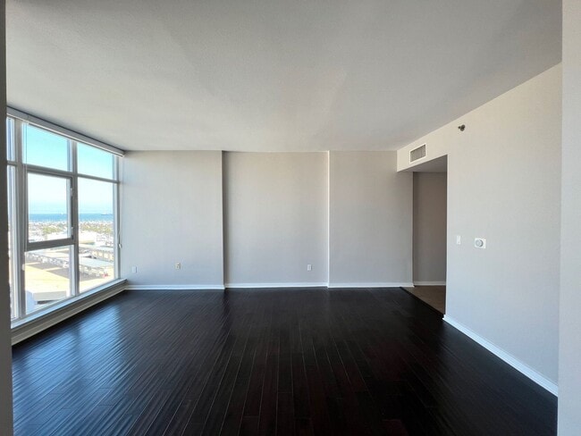 Building Photo - Downtown Long Beach - West Ocean - 1 Bedro...