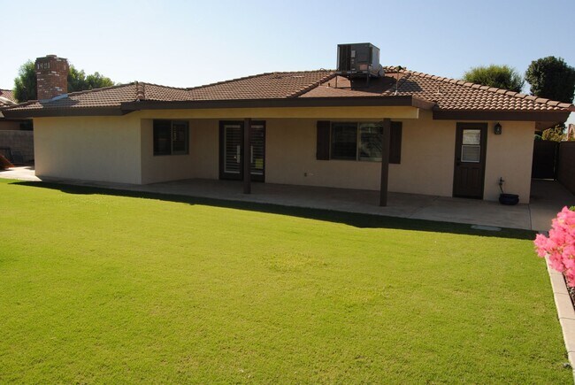 Building Photo - 7112 Darrin Ave