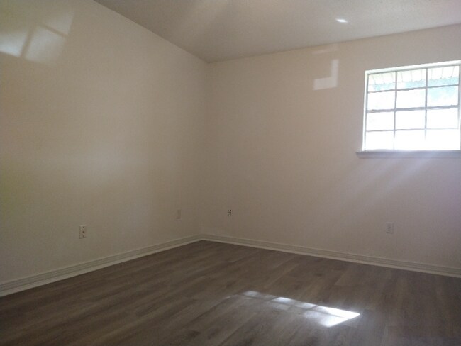 Building Photo - 6204 Mitchell Ave