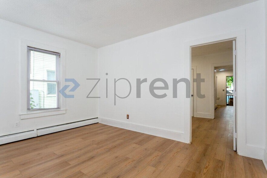 Building Photo - Unit 1L
