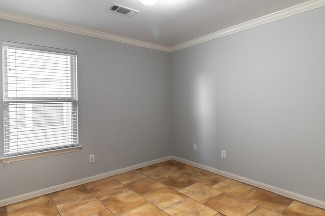 Building Photo - 12907 Regalshire Ct