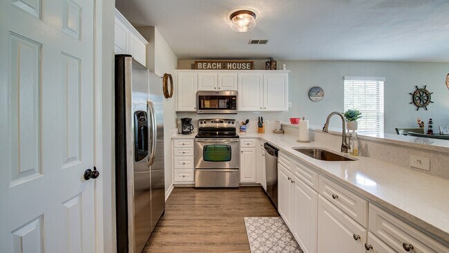 Building Photo - 532 Blue Stem Dr