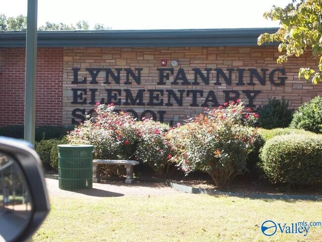 Building Photo - 100 Kaliegh Paige Cir