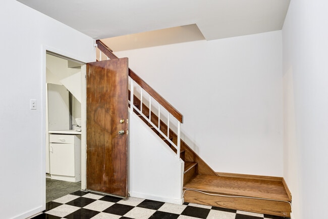 Building Photo - 13959 Victory Blvd