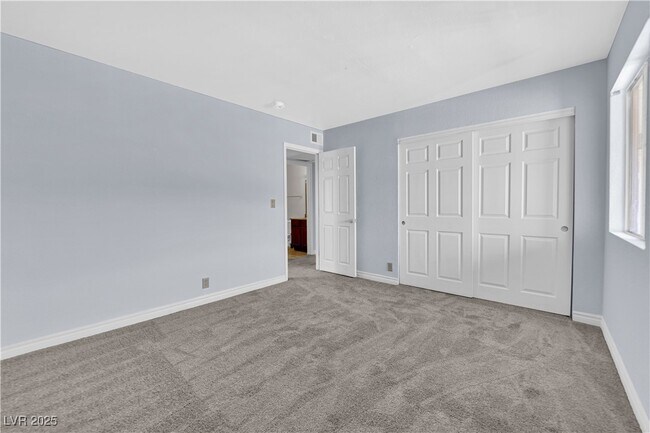 Building Photo - 5242 River Glen Dr