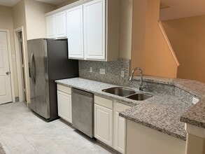 Building Photo - 42 Blue Creek Pl