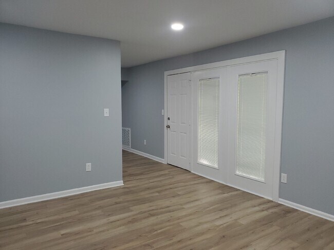 Building Photo - $500 off one month.  Call for details. "Ch...
