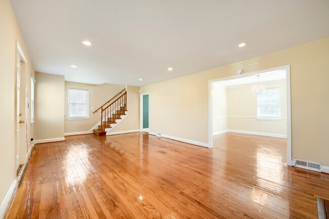 Building Photo - 6609 Fairdel Ave