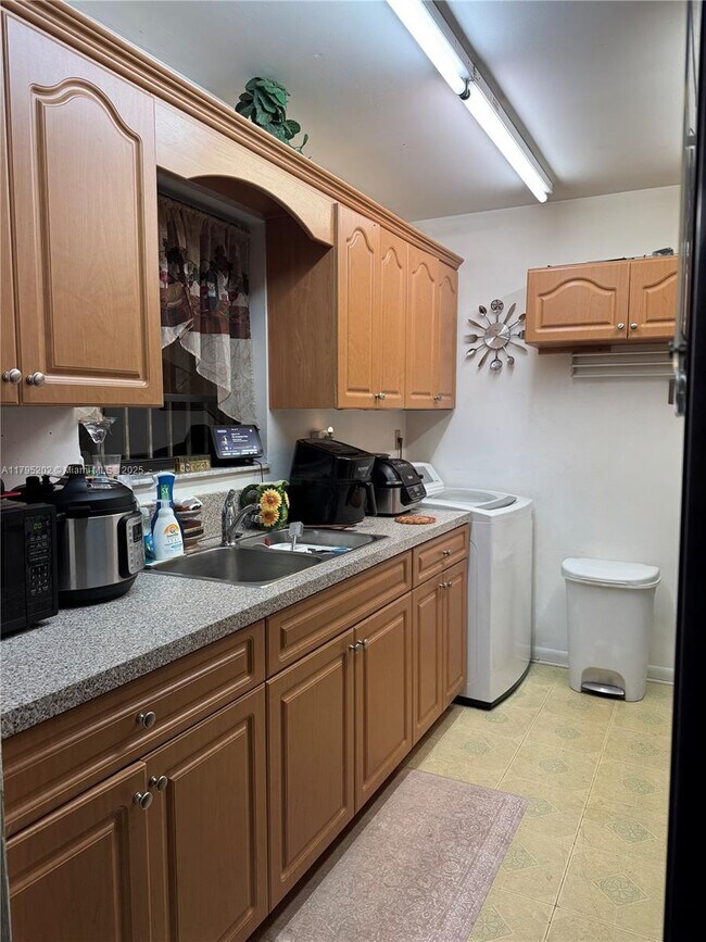 Building Photo - 14015 SW 55th St