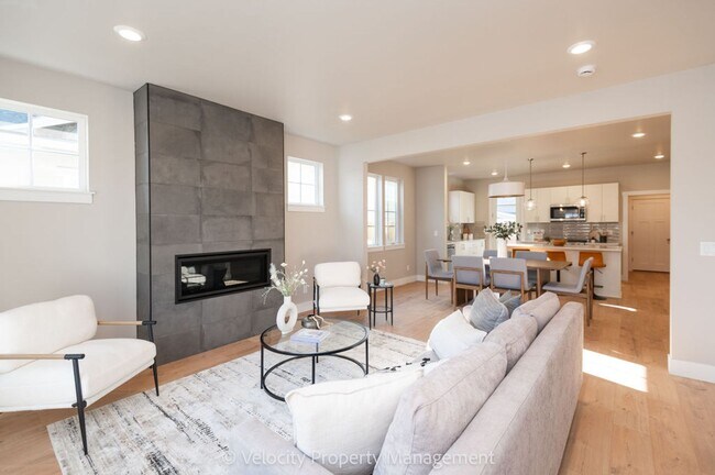 Primary Photo - Brand New SE Bend Home!