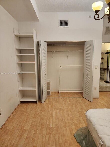 Building Photo - 1350 NW 8th Ct