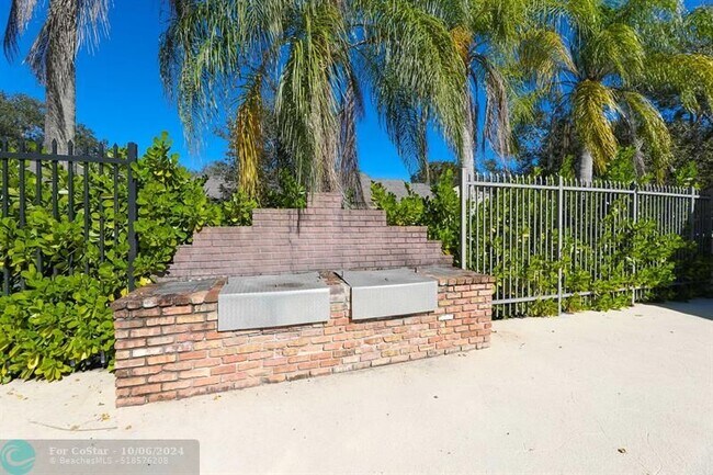 Building Photo - 9200 Chelsea Dr S