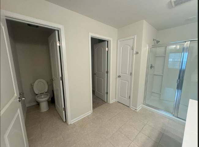 Building Photo - 16 Holland Ridge Cir