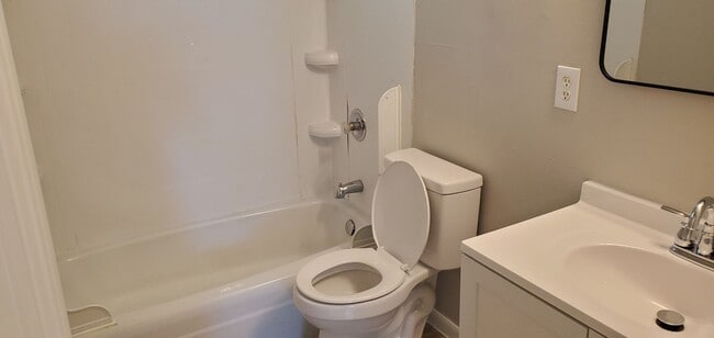 Building Photo - 3 bd, 2 ba house N cental Columbia, near V...