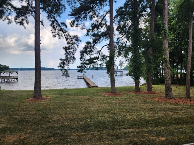 Building Photo - Fully Furnished Lakefront Home
