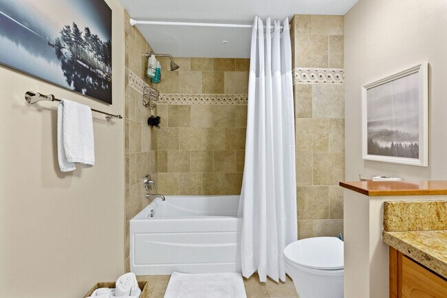 Building Photo - Fully Furnished Condo in the prestigious R...