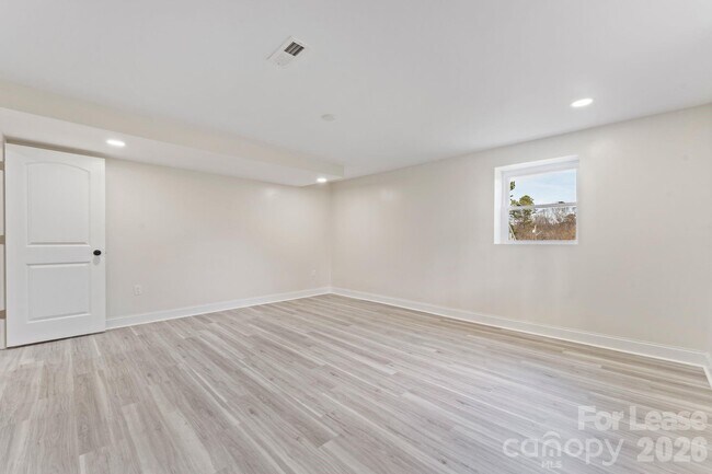 Building Photo - 612 Westway Dr