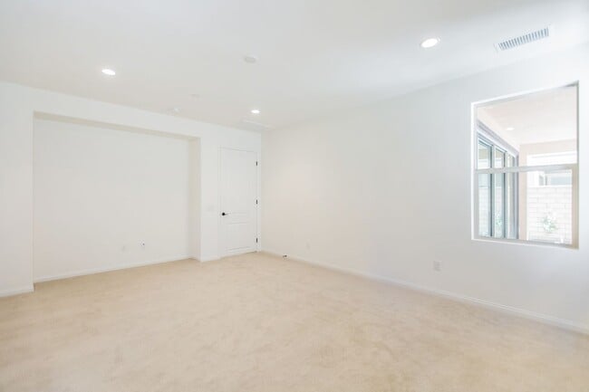 Building Photo - 4BD/3BA/2Garage Two Story Highly upgraded ...