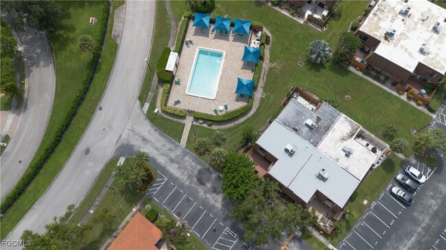 Building Photo - 1426 Park Shore Cir