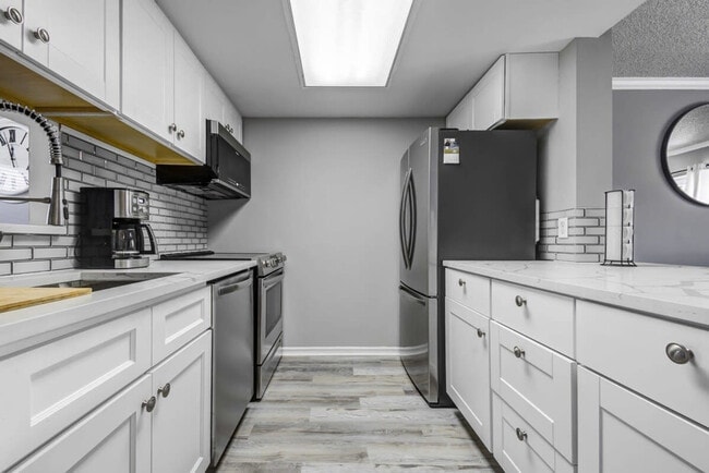 Building Photo - 603 Shorewood Dr