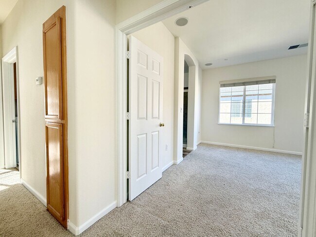 Building Photo - Renovated Coastal Home with NEW Kitchen and a Spacious Layout