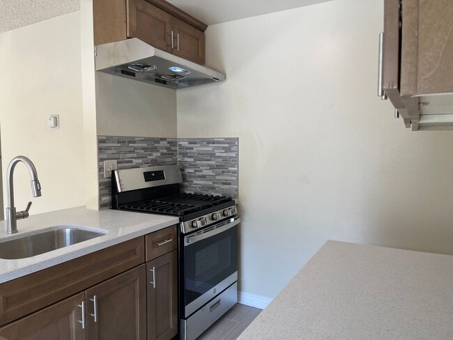 Building Photo - BELLA APARTMENTS: Beautiful 1 Bed / 1 Bath...