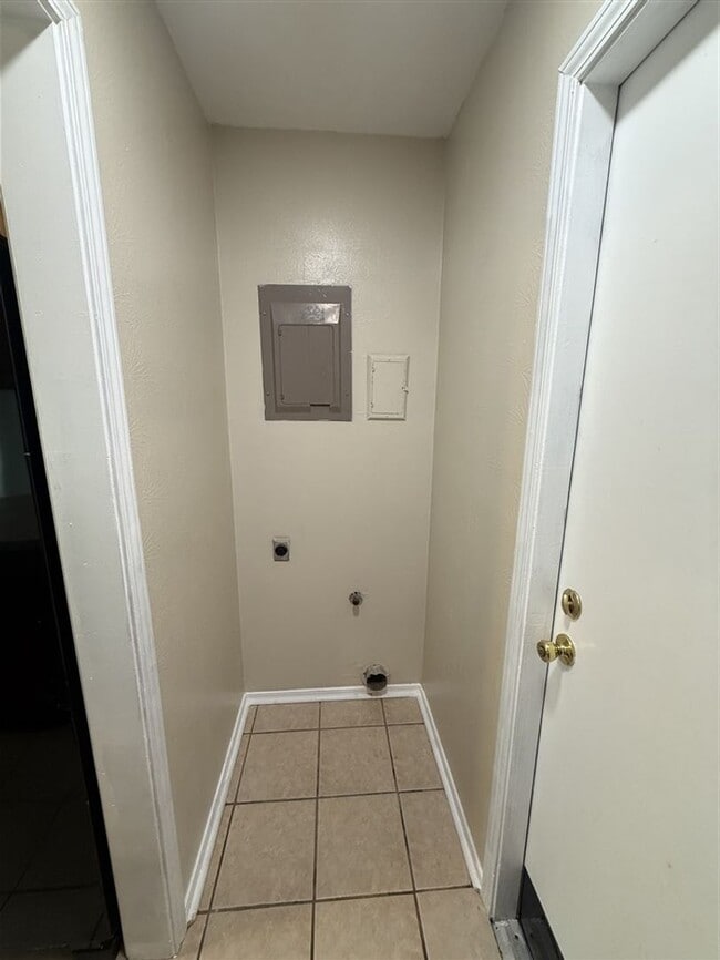 Building Photo - Recently updated in 2026 - Lovely 3 bedroom 2 bath home for lease in south Bossier City LA 71112