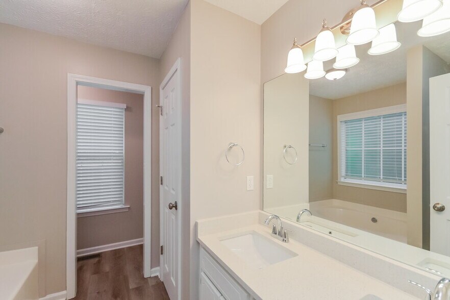 Building Photo - 335 Alcovy Cir