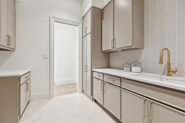 Building Photo - 9143 Blf Holw Ct