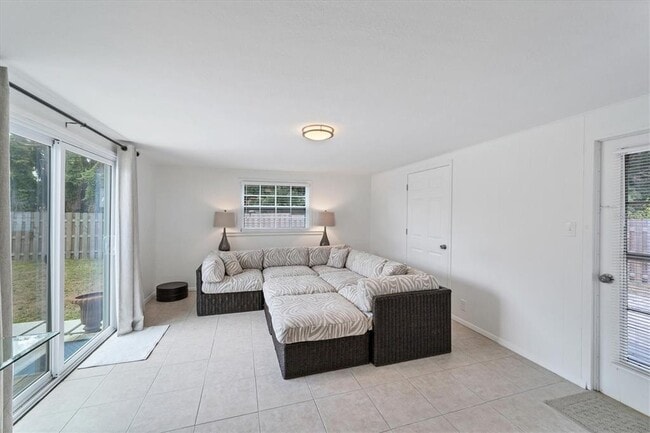 Building Photo - 2738 Tangelo Dr