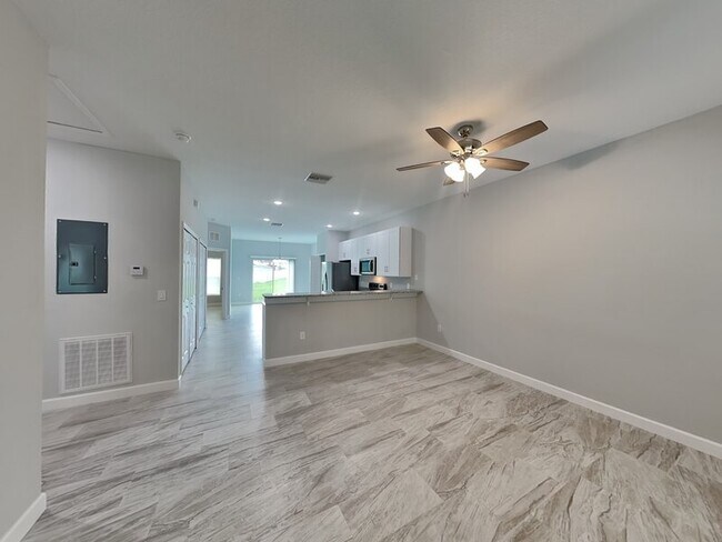 Building Photo - 1002 Dampierre Ct