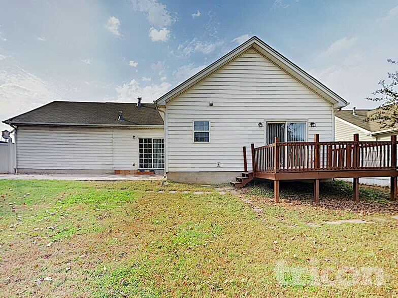 Building Photo - 107 Everett Park Dr