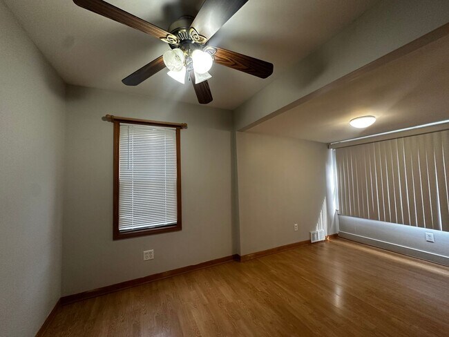 Building Photo - 257 Fernwood St