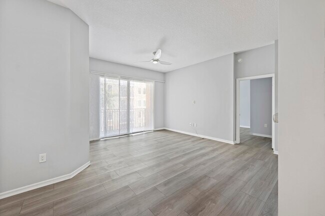 Building Photo - 511 Lucerne Ave