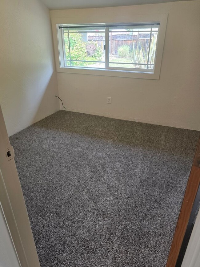 Building Photo - 3 bed 2 bath Family Home for Rent in Grant...