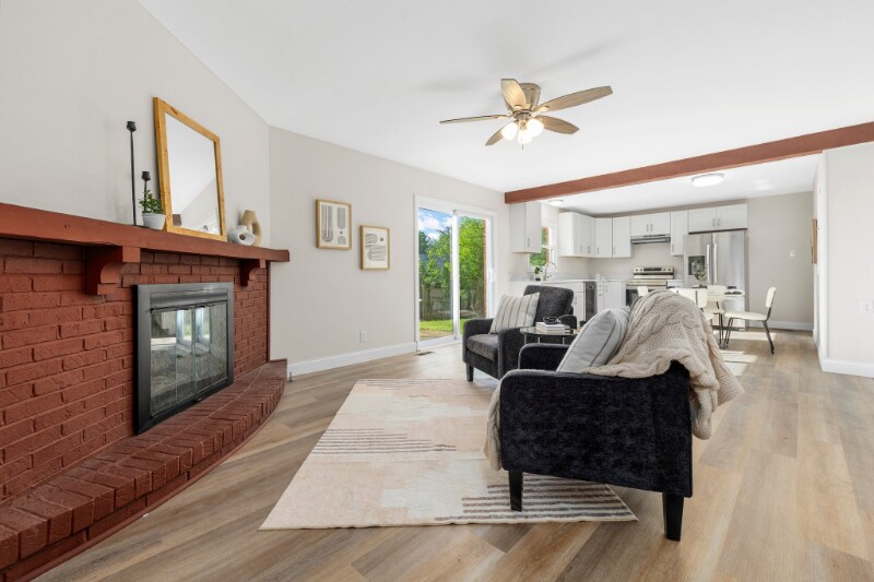 Building Photo - 2 Oak Point Ct