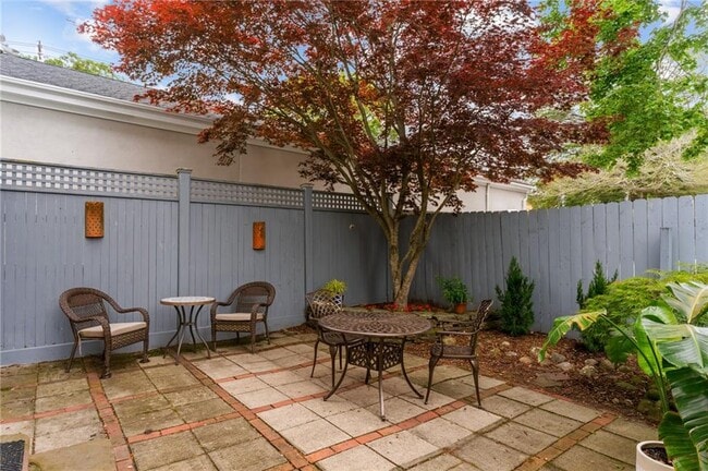 Building Photo - 19 Cross St