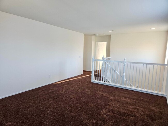 Building Photo - Newer 5 Bedroom home in quiet Lancaster co...