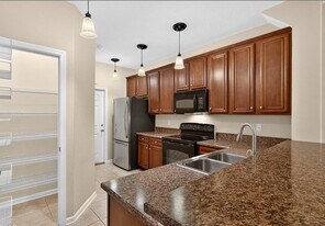 Building Photo - 72 Amistad Dr