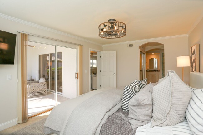 Building Photo - Live the Naples Lifestyle – Elegant 2BR/2B...