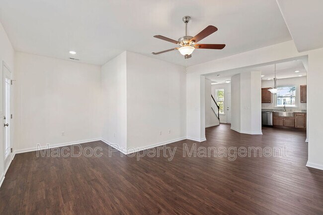 Building Photo - 214 Mansfield St